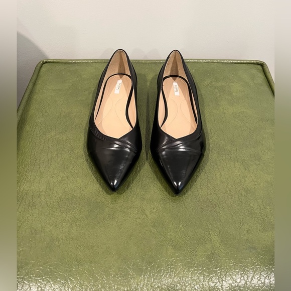 Geox Italian Patent leather pointy toe slip on flats in size 36 - Picture 3 of 7
